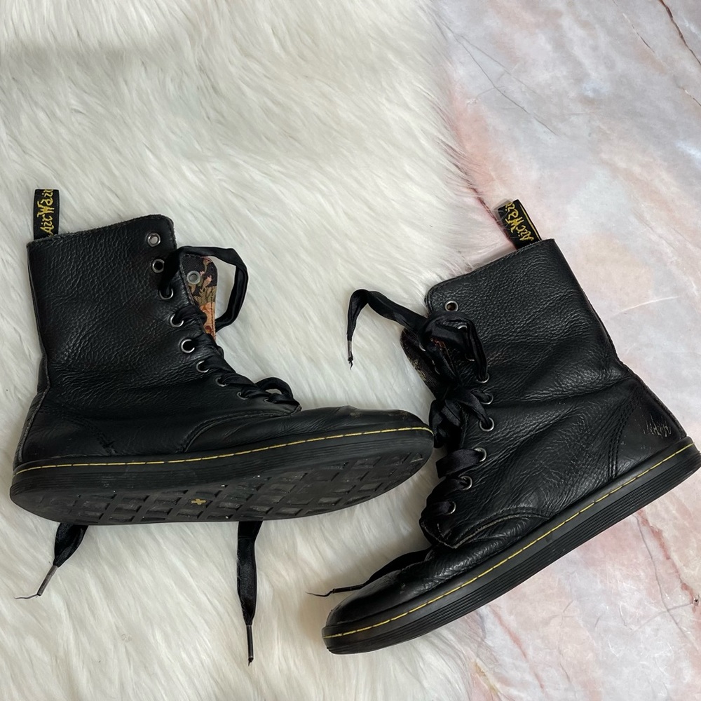 DR. MARTENS Boots Size 9